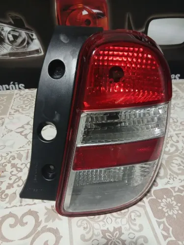 Lanterna do nissan march lado direito 2012 / 2013 / 2014