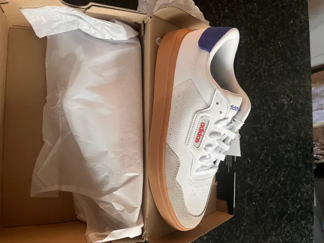 Tênis Adidas ORIGINAL NOVO tamanho 40