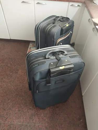 Vendo duas malas de viagem grande , de rodinha , 350R$ cada