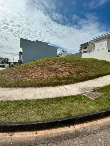 Excelente Terreno de esquina à venda no Condomínio Reserva Ermida