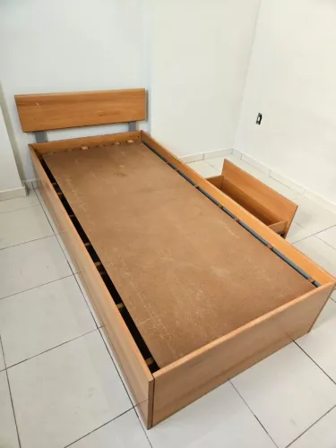 Cama de Solteiro em Madeira com Gaveta embutida - Ótimo Estado!