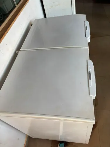 Vendo freezer duas tampas seminovo