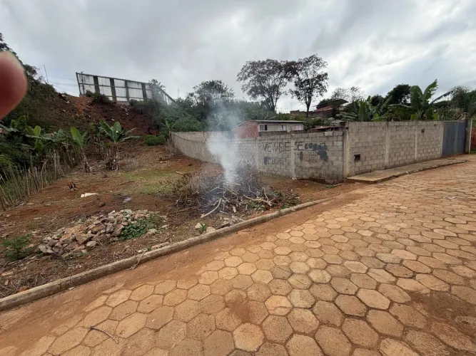 Vendo lote 360 m2?.Não tem escritura