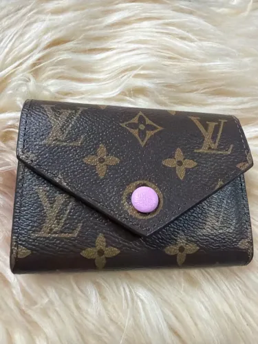 Carteira Louis Vuitton cor rosa linha Premium