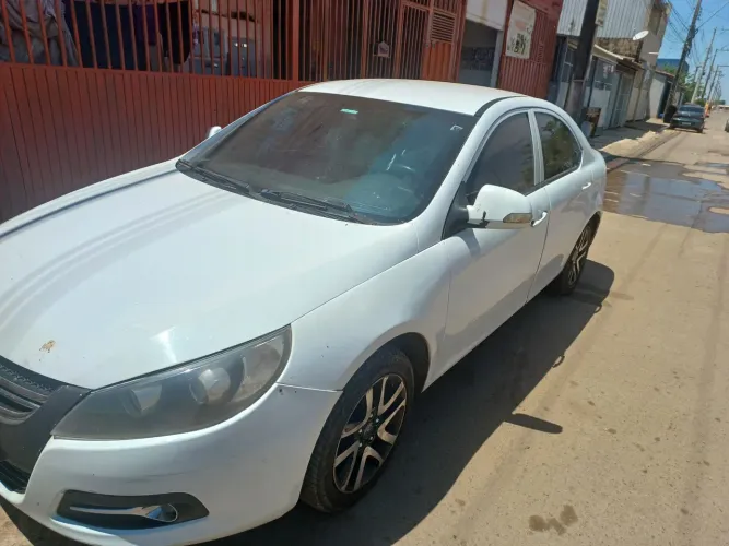 JAC J5 Sedan 1.5 16V 4P Mec. 2015