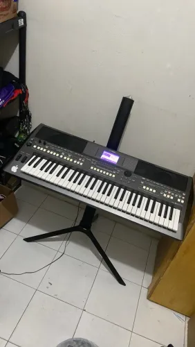 Teclado Yamaha PSR-S670