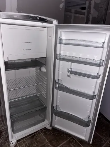 Máquina e geladeira exelente atado!