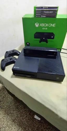 Xbox one com 2 controles e kinect