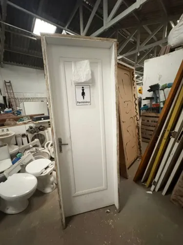 Porta multifuncional de 2,10 x 78 com etiqueta de banheiro (removivel)