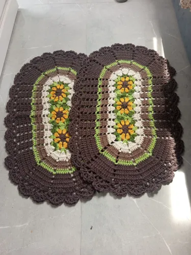 Tapetes de crochê promoção. 1 por 40,00, 2 por 35,00 e 3 por 100