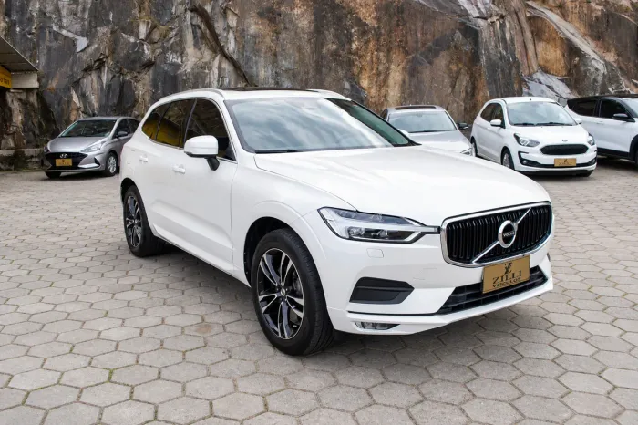 Volvo XC-60 XC 60 D-5 Momentum 2.0 AWD Diesel 5P 2020