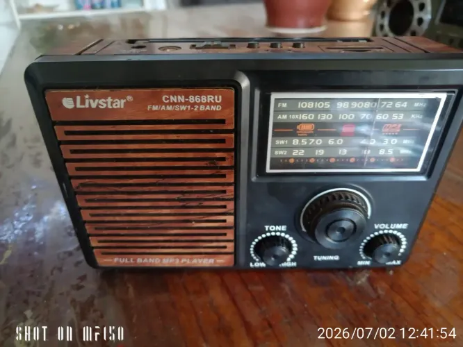 Vendo rádio levstar AM. FM. não funciona só pra retirar peças mesmo