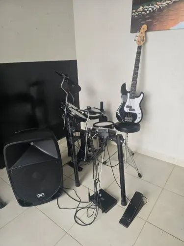 Bateria + Baixo+ caixa de som