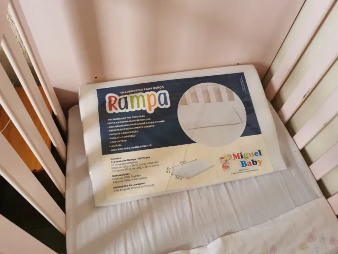 Travesseiro-rampa para berço Miguel Baby