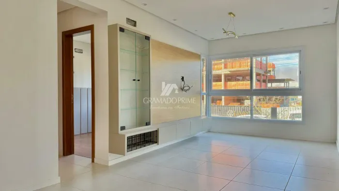 APARTAMENTO FINAMENTE MOBILIADO AO LADO DO CENTRO