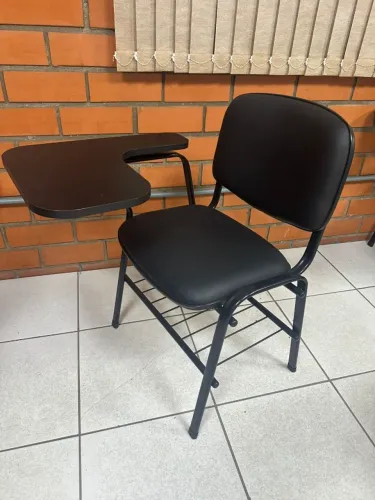 Cadeira Universitária estofada com porta livros e prancheta