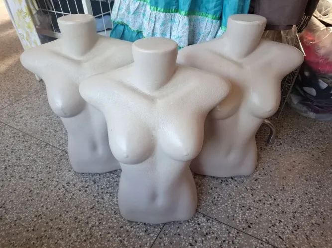 3 manequins/bustos de polipropileno resistente 55cm cada.