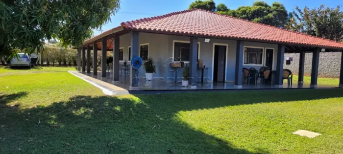 Chácara com 3 Quartos | Área Gourmet | Quintal Gramado | Espaço e Tranquilidade