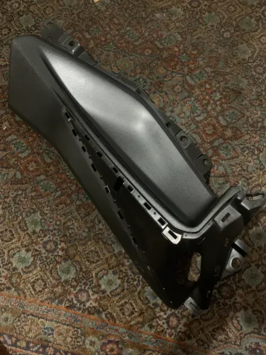 Carenagem assoalho Direito Yamaha XMax250 Original sem detalhe