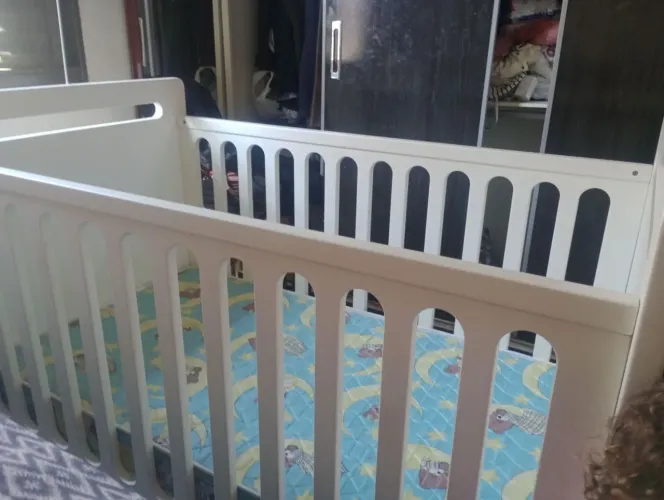 Vendo berço em ótimo estado , em madeira MDF de ótima qualidade.