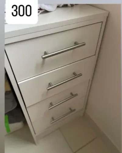 Cômoda pequena