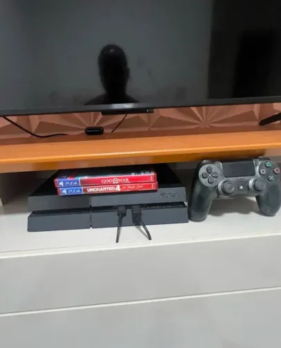 ? PS4 500GB + Controle + 2 Jogos + Cabos