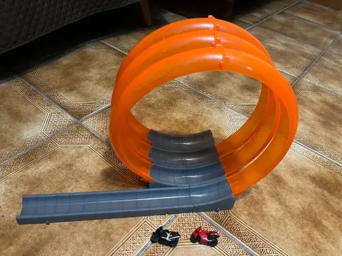 brinquedo corrida moto pista com 3 loopings e 2 motocicletas fricção