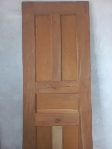 VENDO PORTA DE MADEIRA NUNCA USADA POR 300 REAIS