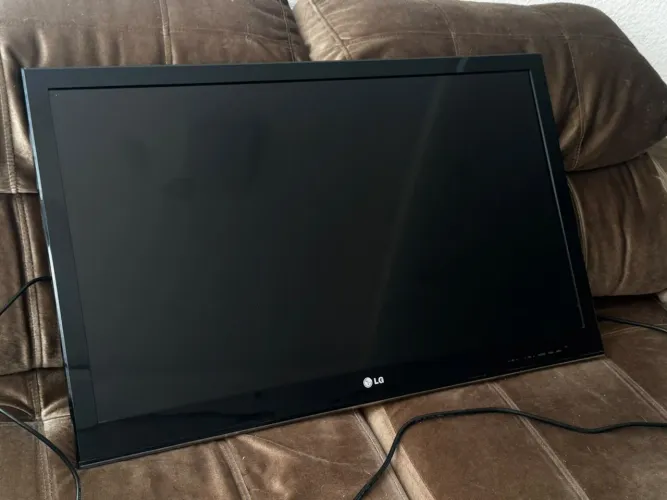 TV LG 37 polegadas Full HD funcionando