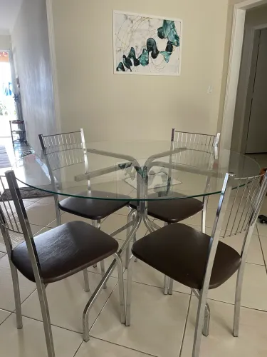 Mesa com 4 cadeiras