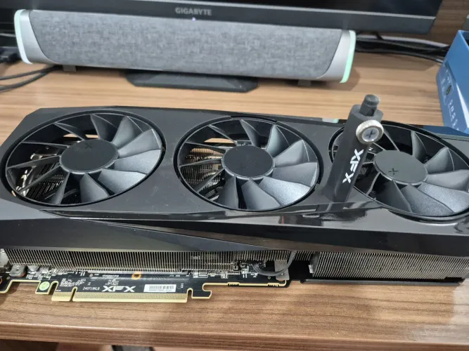 Rx 9070 Xt 16gb Xfx Quicksilver Placa de video Amd