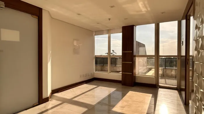 Consultório Médico na Mãe de Deus Center/Menino Deus