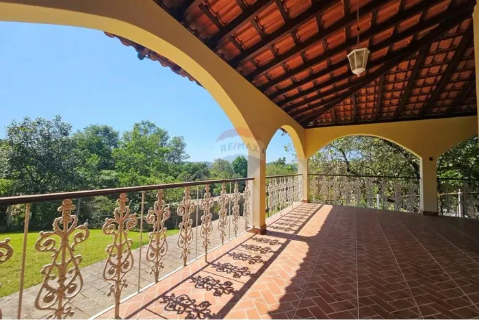 Chácara no Condomínio Terras de Santa Elizabeth em Itú, terreno de 2.747m² com 250m² const