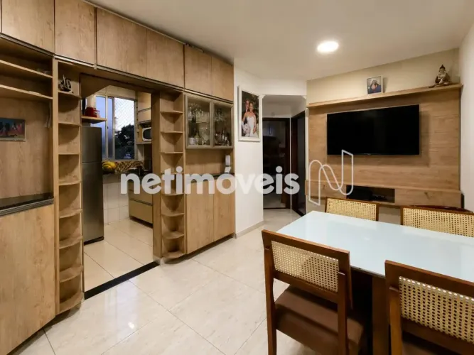 Apartamento de 2 quartos no Floramar