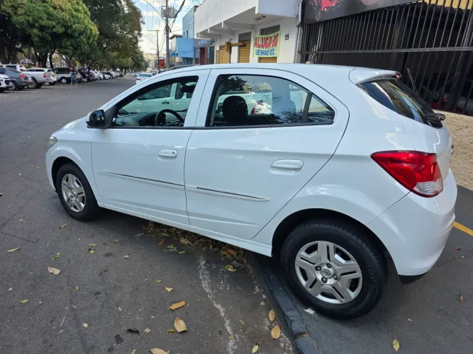 Chevrolet Onix Hatch LT 1.0 8V Flex Power Mec. 4P 2014