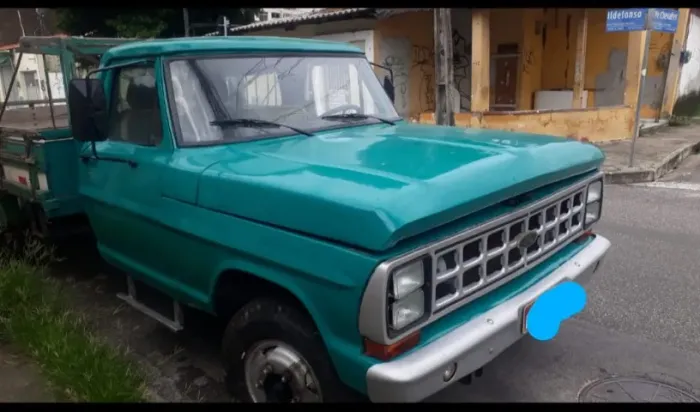 Caminhão Ford F-400 1977 à venda!   Veículo clássico e robusto, perfeito para cargas pesad