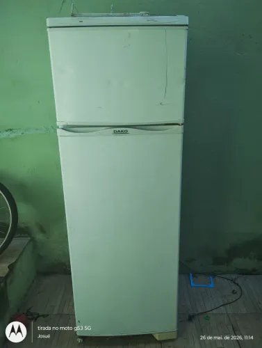 Vende se uma geladeira, porém parou de gelar, não sei qual o problema.