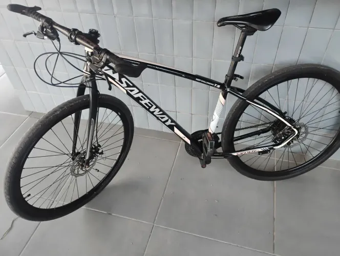 Bicicleta aro 29(Quadro em alumínio garfo alumínio freios a disco 21 marchas)