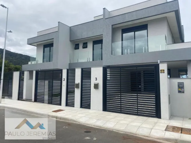 Casa geminada na Lagoa da Conceição, Florianópolis: 172m², 3 suítes, 4 banheiros, locação