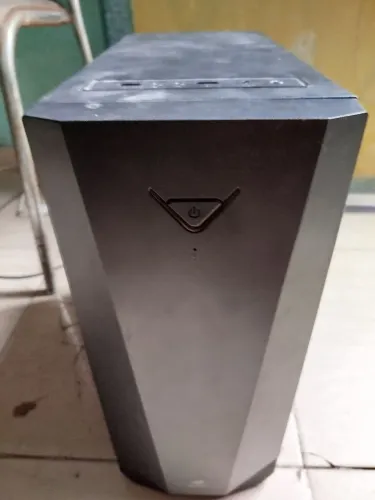 Gabinete C3Tech com peças (defeito)