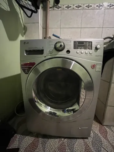 Lava e seca LG 8,5kg (parou de ligar do nada)