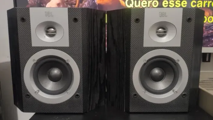 Caixas bookshelf JBL Venue Séries Balcony