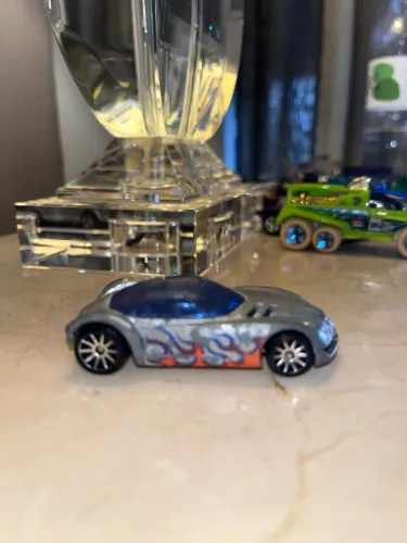 Hot Wheels Golden Arrow 2003 Loose cinza