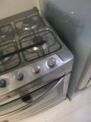 Vendo Fogão Eletrolux ,de Inox acendedor automático em excelente estado. 
