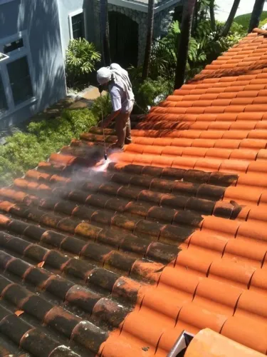 SERVIÇO DE MANUTENÇÃO DE TELHADOS E CONSTRUÇÃO