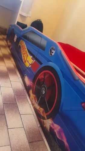 Cama solteiro hot Wheels.