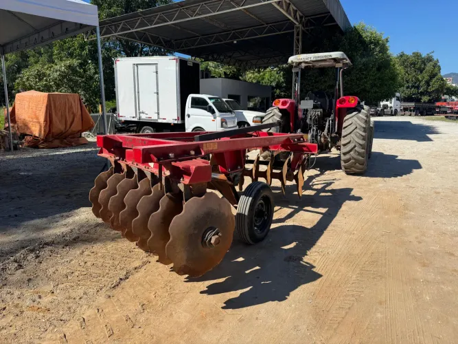 TRATOR MF 4283 + GRADE
