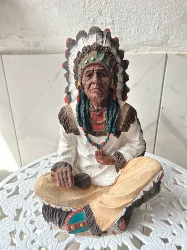 Índio de resina 36 cm.