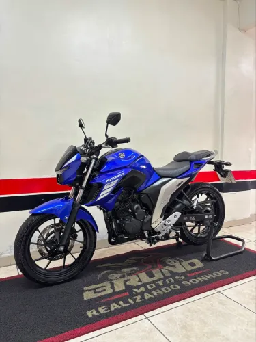 FAZER 250c 2023  MUITO NOVA  (DIVIDO EM 24 x NO CARTÃO )