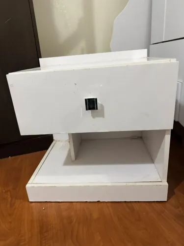 Mesinha de cabeceira